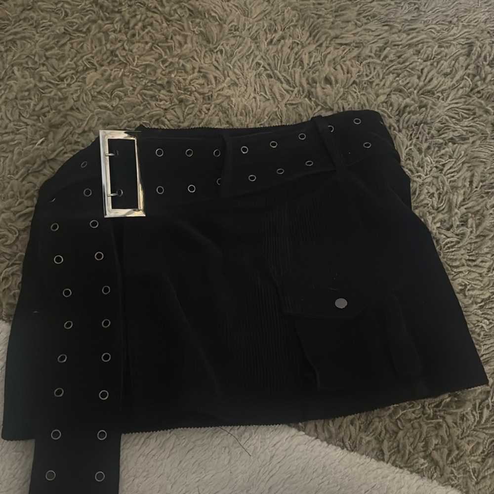 Princess Polly “Iconic Cargo Skirt Mini” Black
